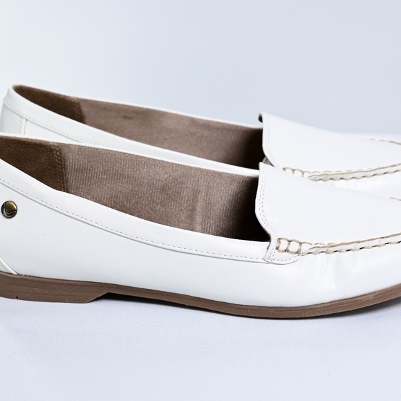Life Stride White Faux Leather loafer - Picture 2 of 4